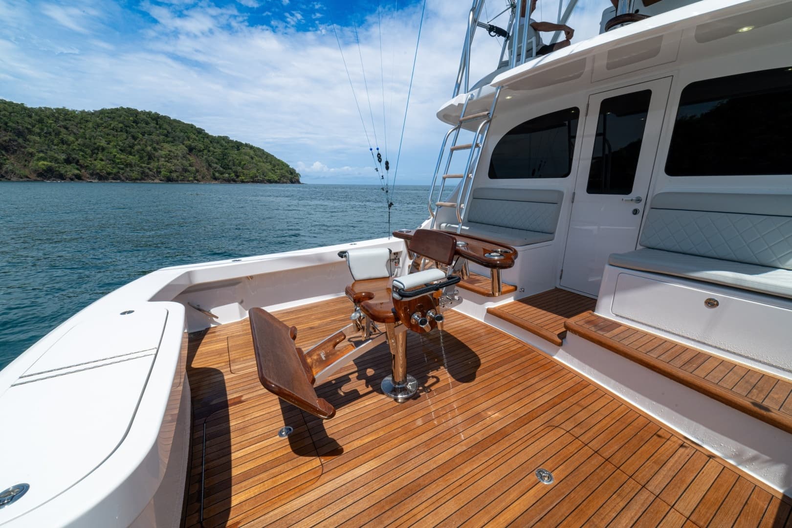 2023 Viking 46 Billfish Cockpit