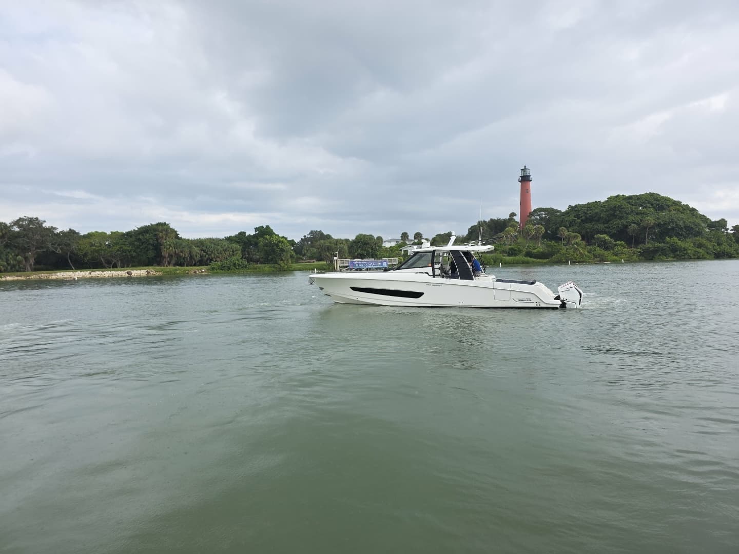 2021 Boston Whaler 420 Outrage BFT- Profile