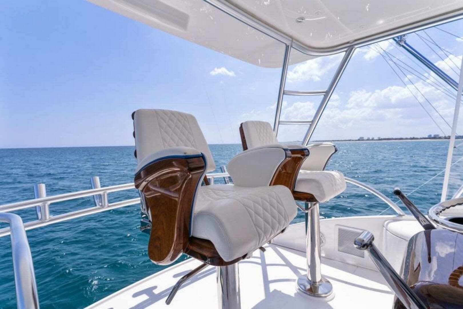 2021 Viking 54 Convertible HAMMERHEADS Helm
