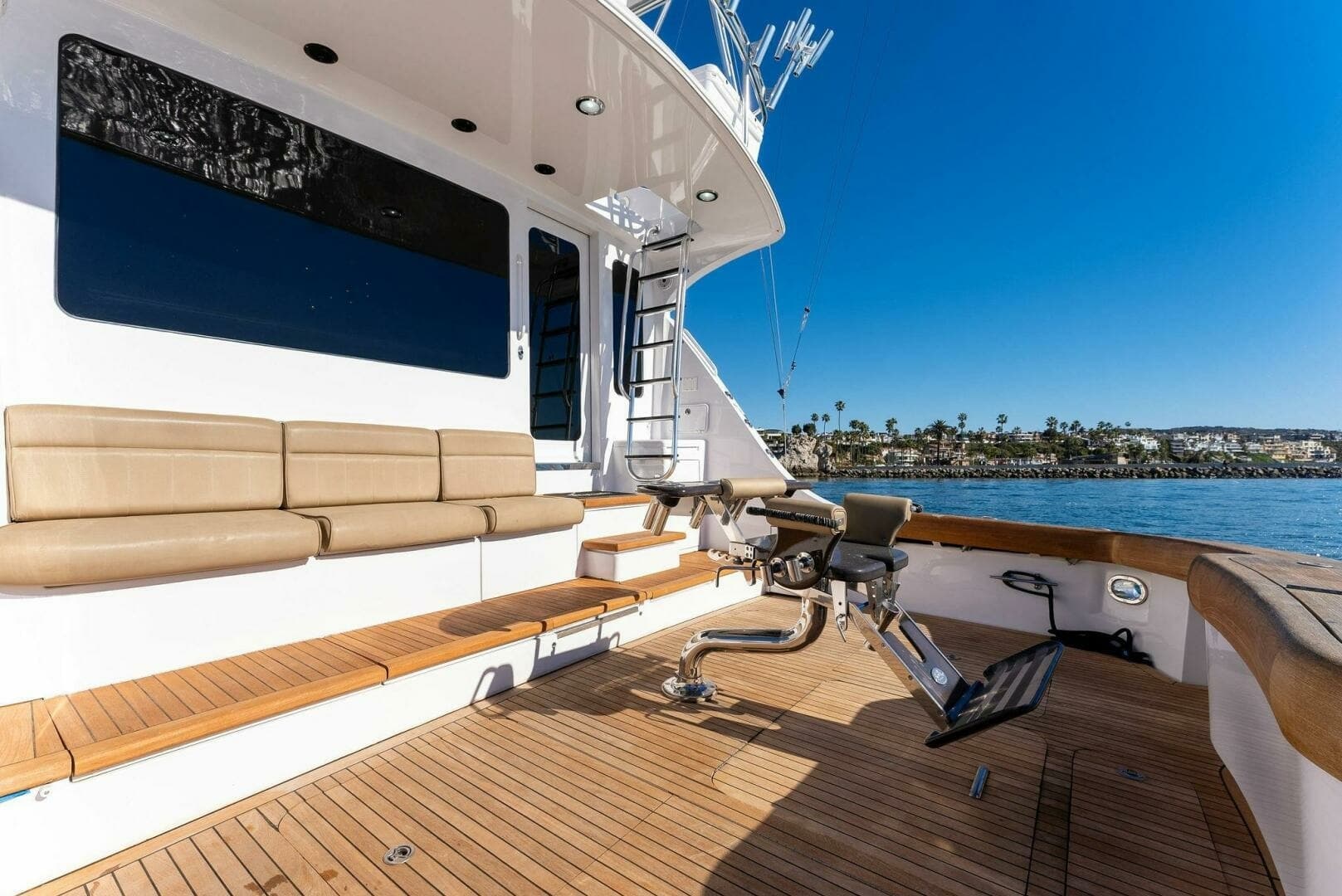 2007 Hatteras 64 Convertible - CHUPACABRA: Aft Deck with Fighting Chair