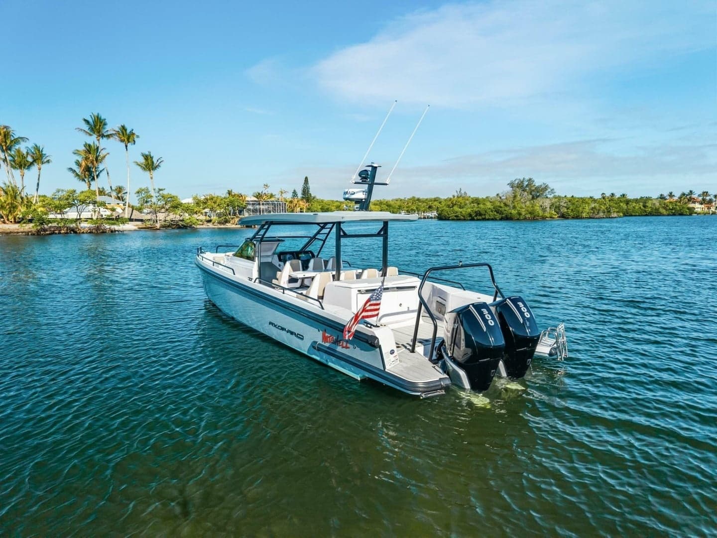 Axopar 37 - Exterior Profile