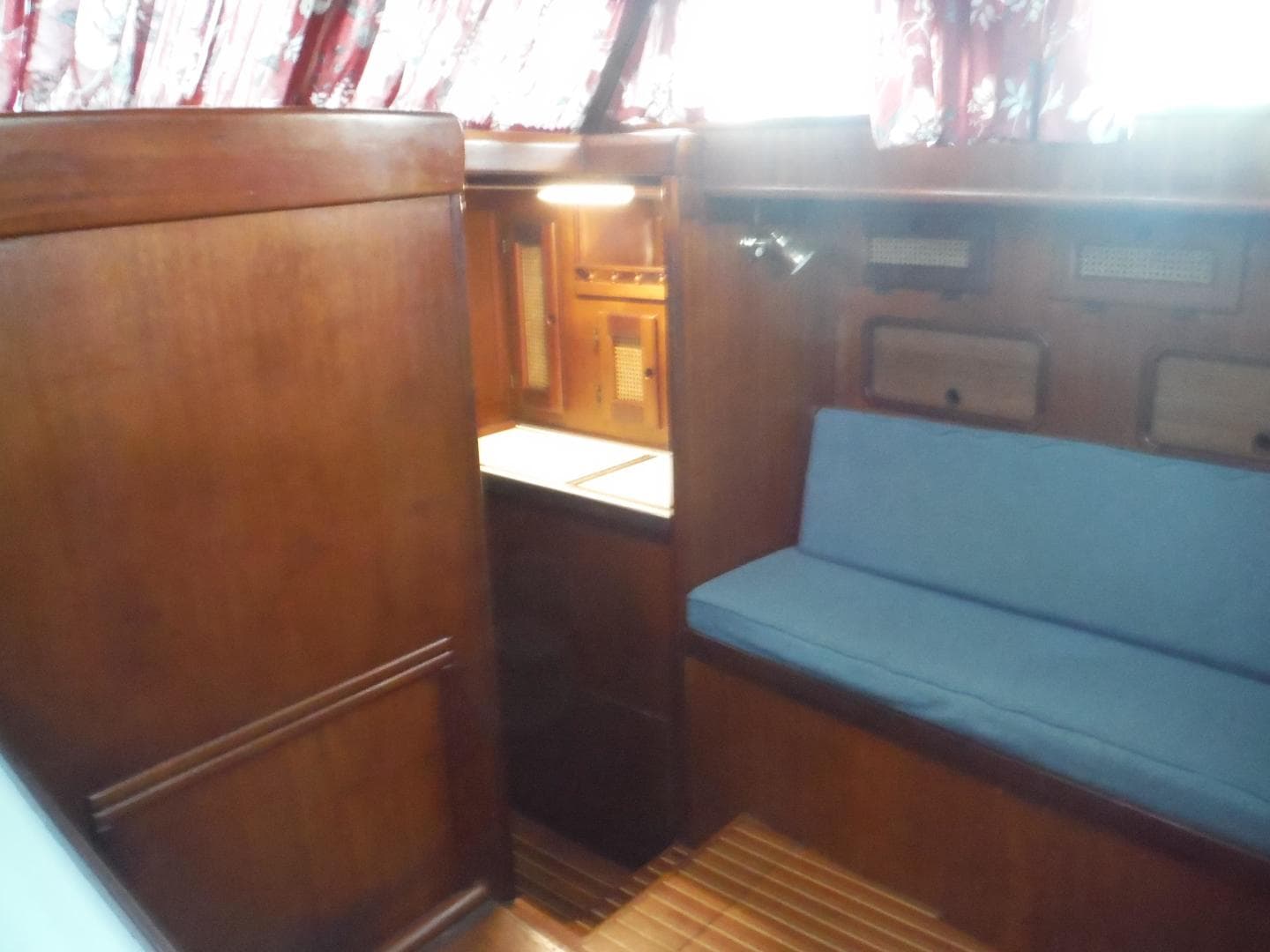 1980 Corbin 39 Aft Cockpit Cutter