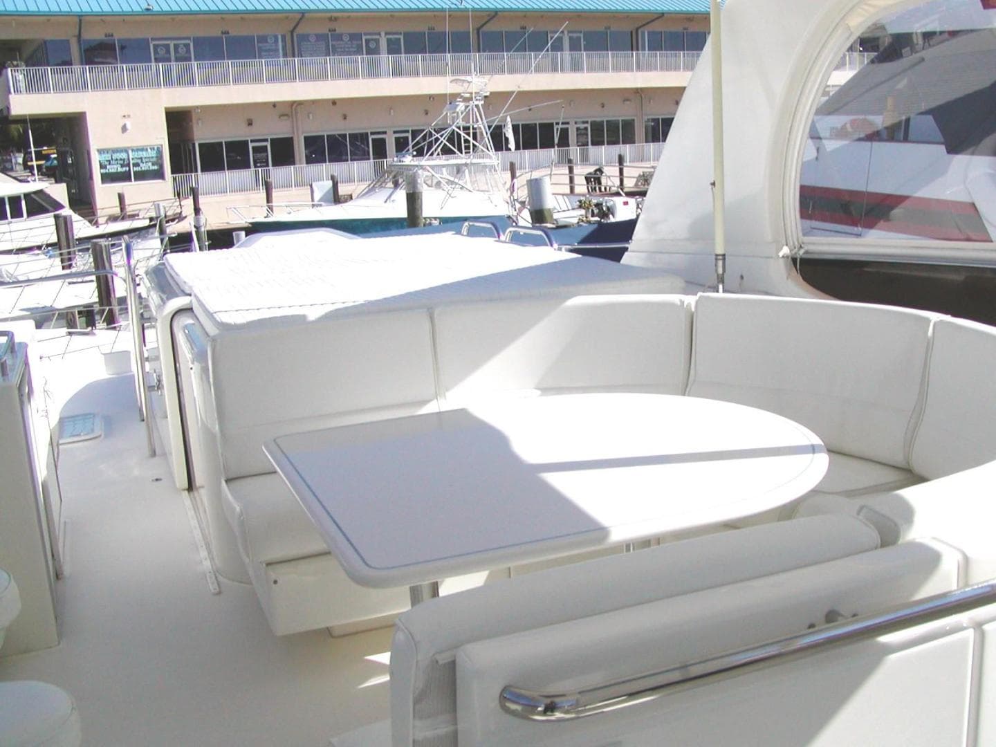 1996 Lazzara Yachts GRAND SALON