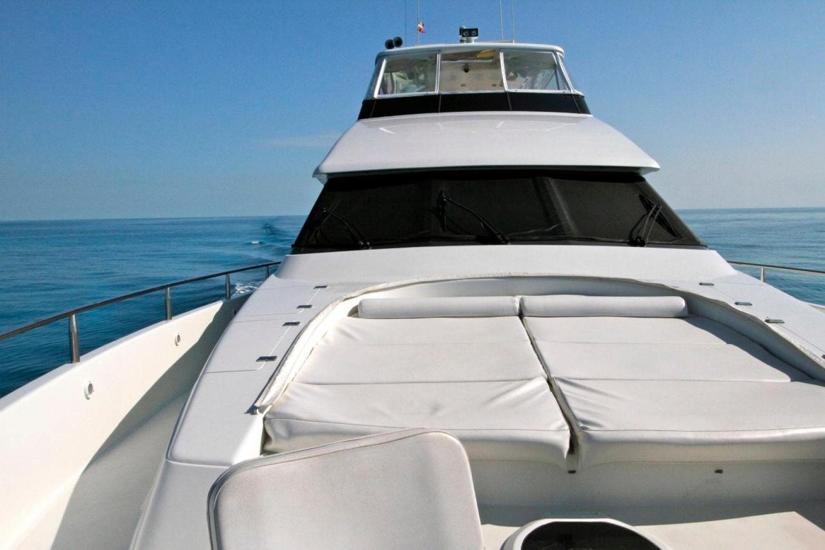 1996 Lazzara Yachts GRAND SALON