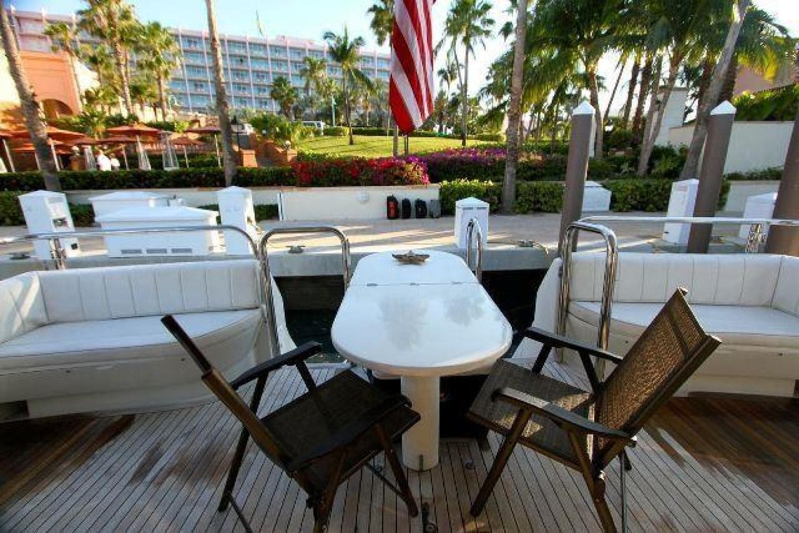 1996 Lazzara Yachts GRAND SALON