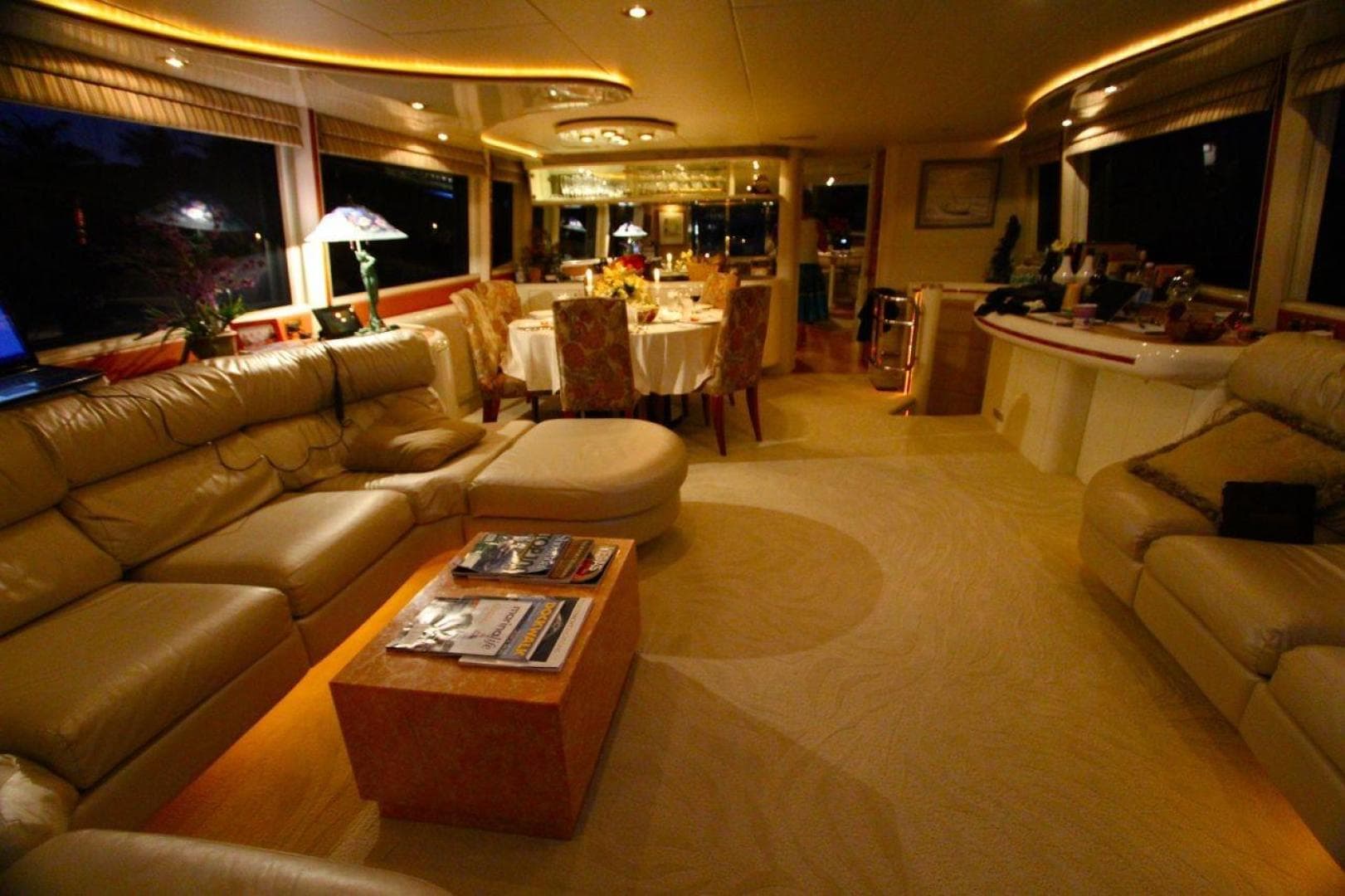 1996 Lazzara Yachts GRAND SALON