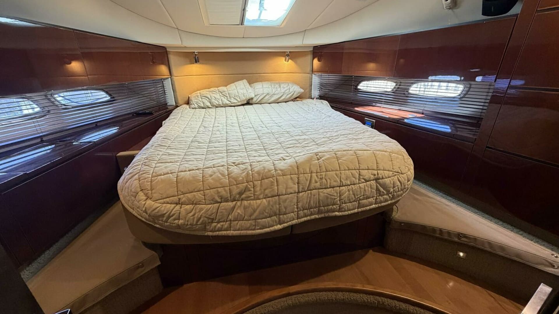2008 Sea Ray 47 Sedan Bridge - Stateroom