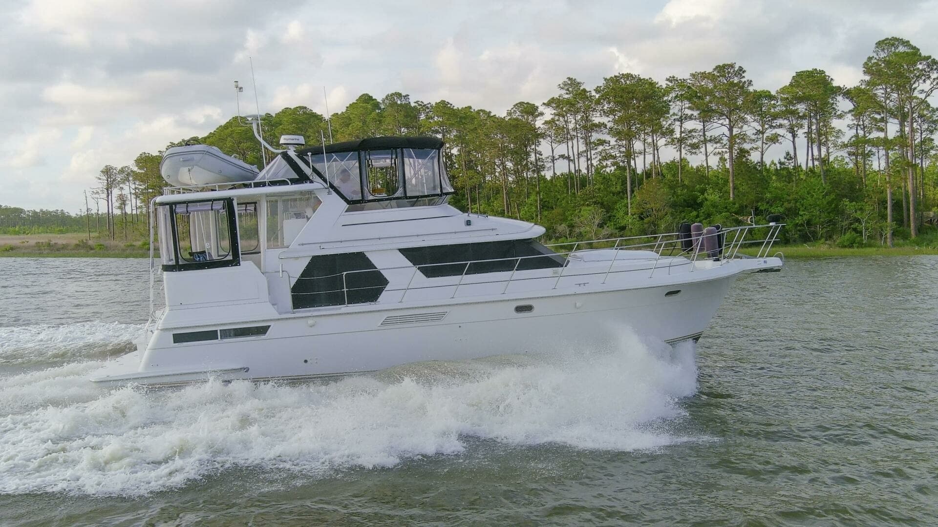 1997 44 Carver 445 Zodiac Gypsea Starboard