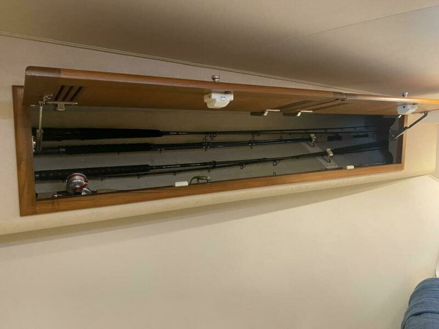 2006 Cabo 40 Express - BUZZ CATCHER