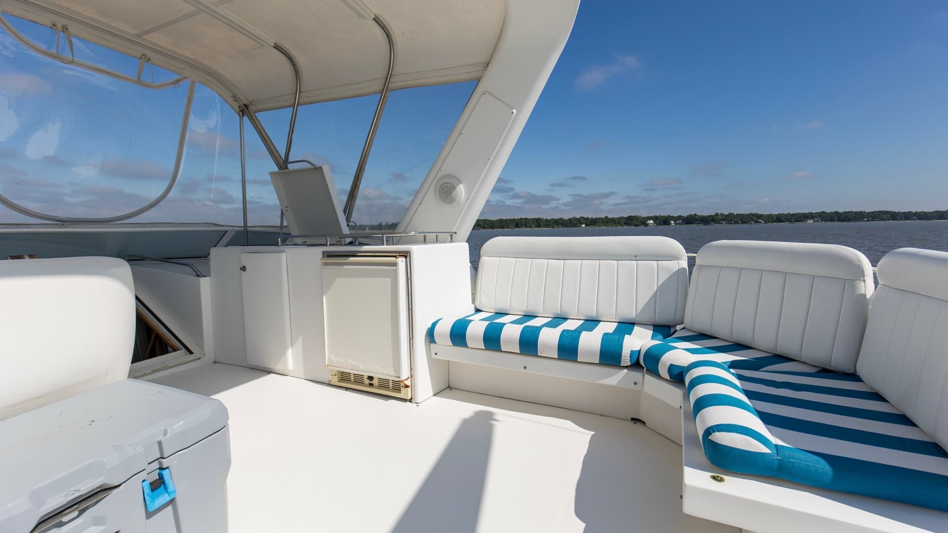 2001 48 Navigator 4800 Classic Maggie B Top Deck (2)