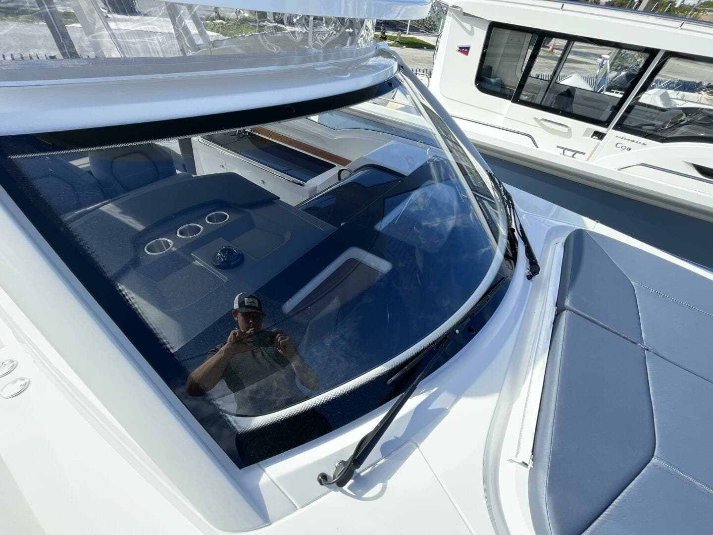 Nimbus Weekender 9 Windshield