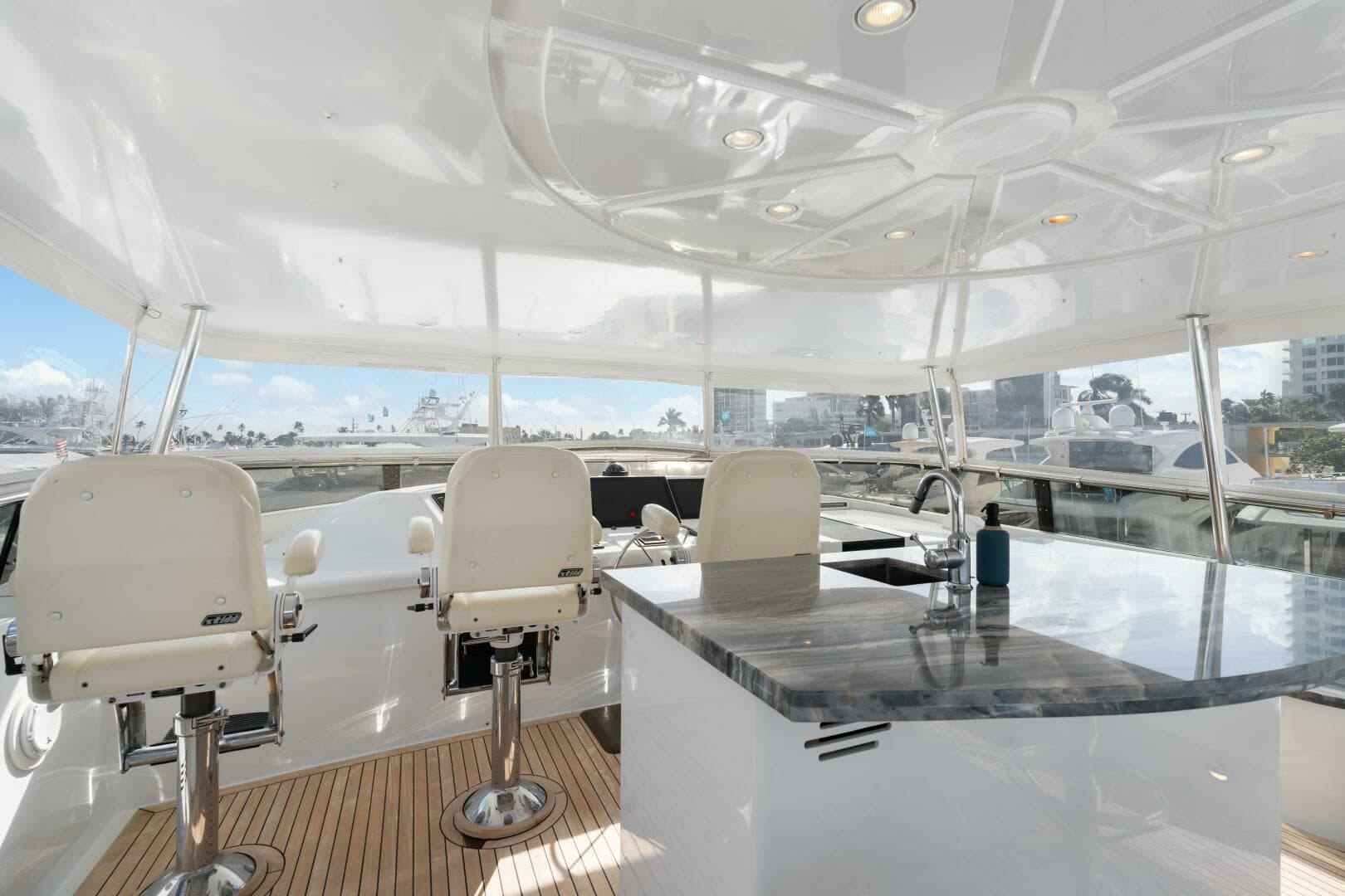 Hatteras 100 MAGIC - Flybridge
