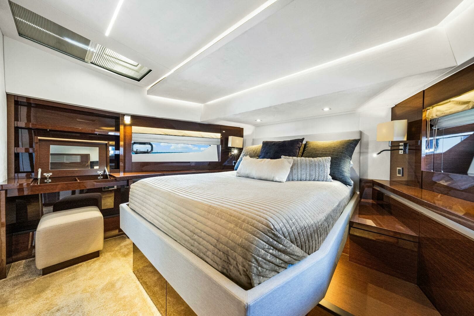 2019 Prestige 630 Flybridge - Stateroom 