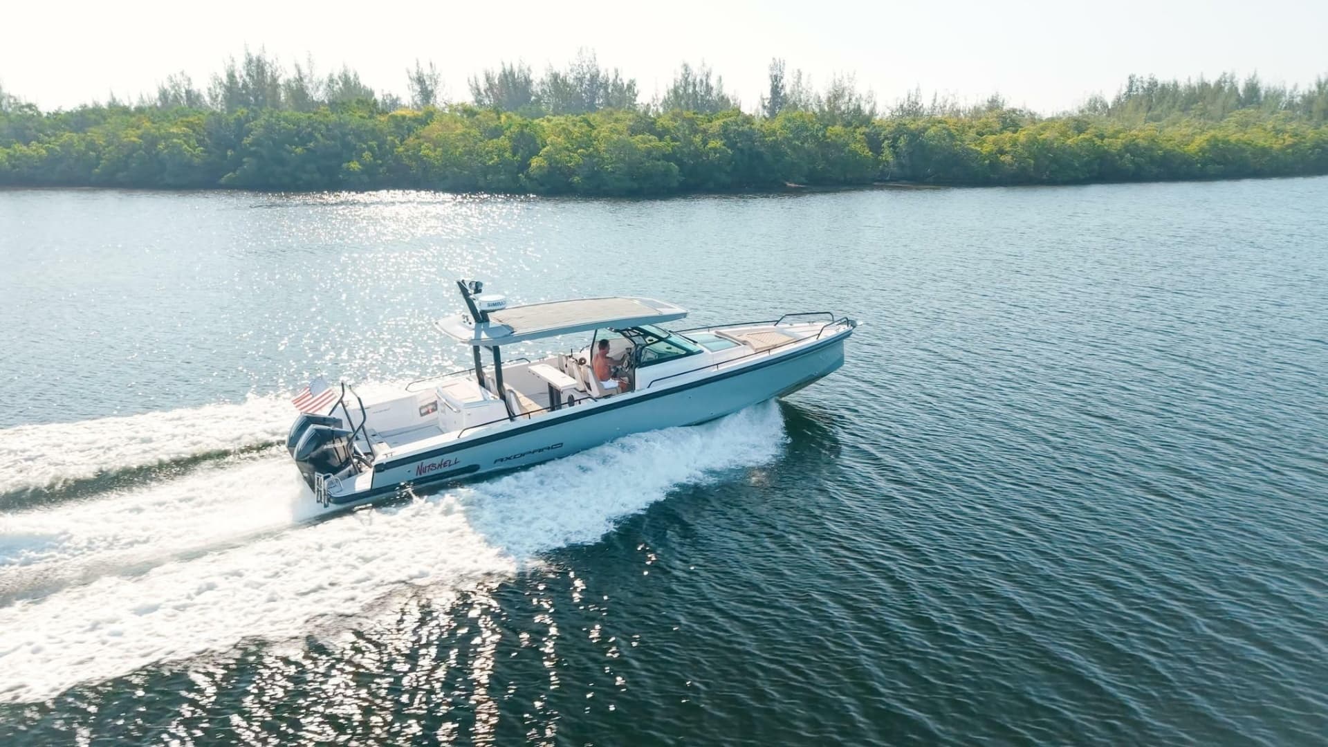 Axopar 37 - Exterior Profile