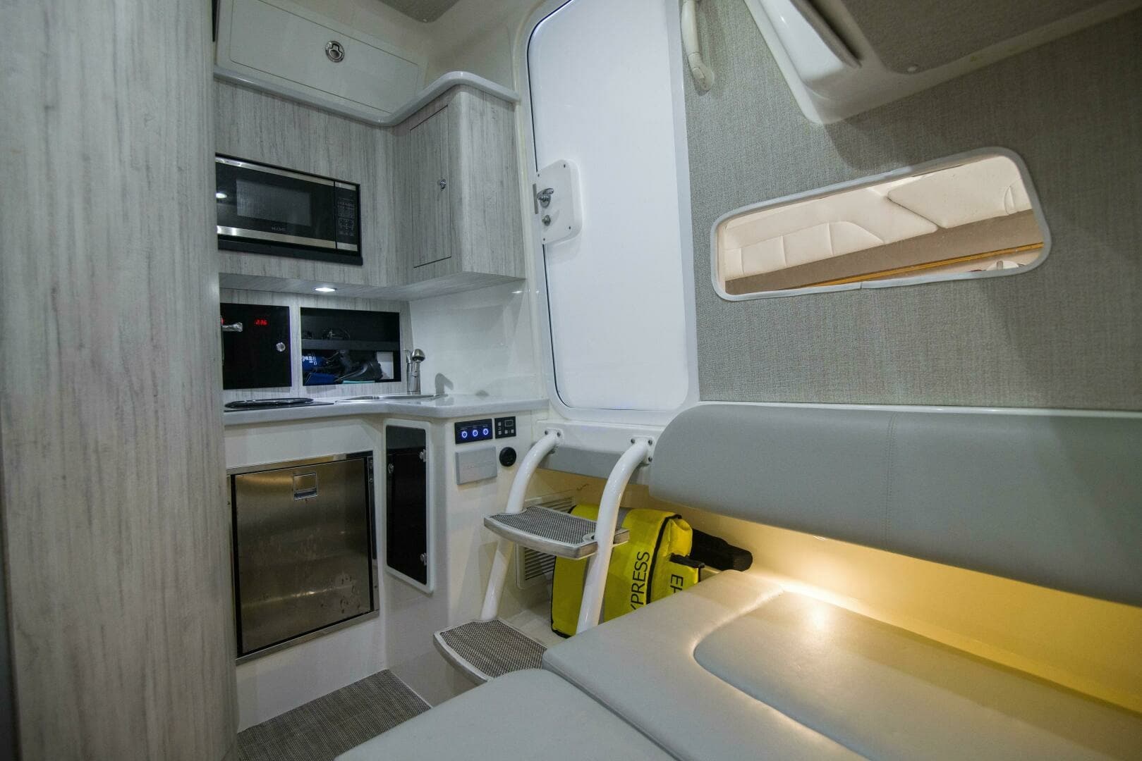 Regulator 41 - Miss Megan - Cabin, Galley