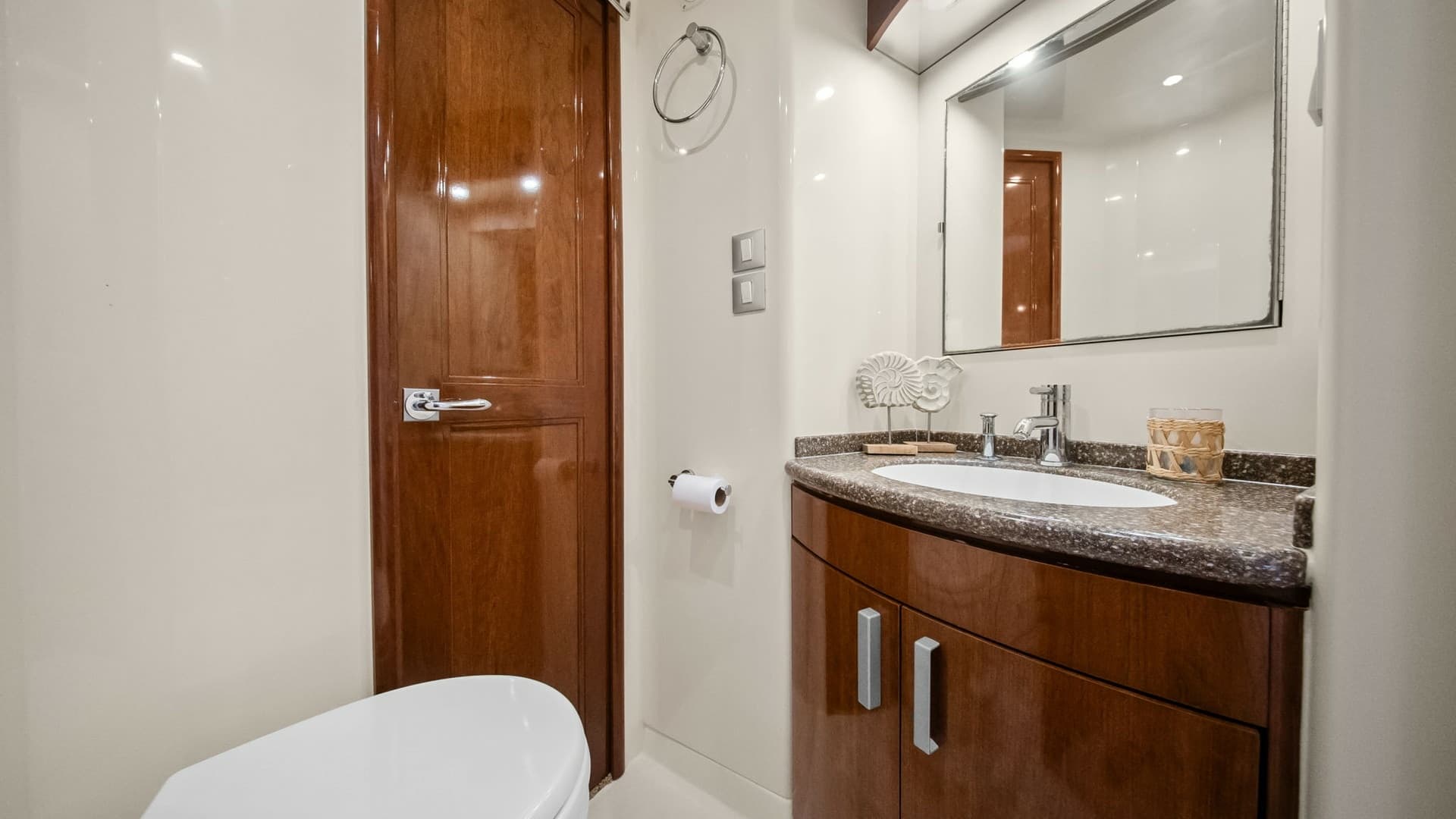 2008 Carver 56 Voyager