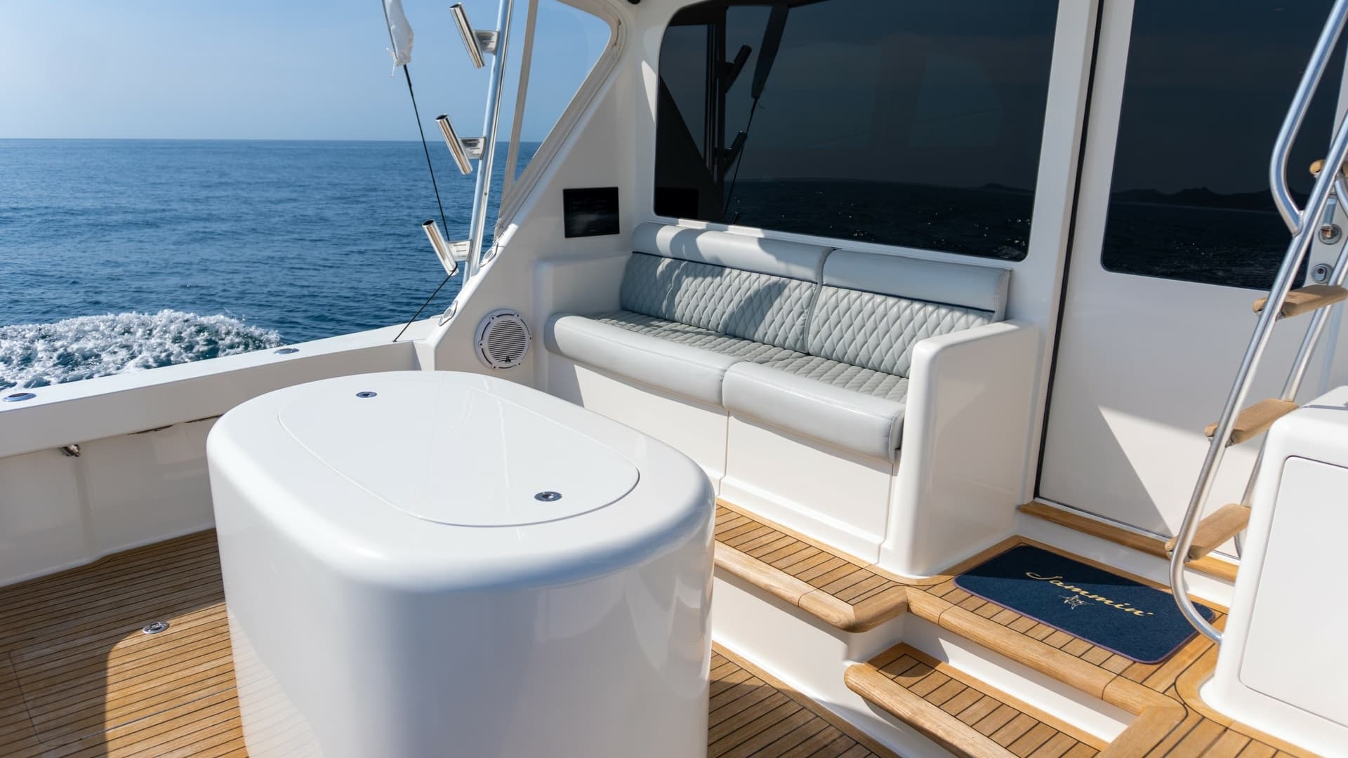 2009 Viking 50 Convertible "Jammin" - Cockpit Seating Area with Tackle Center