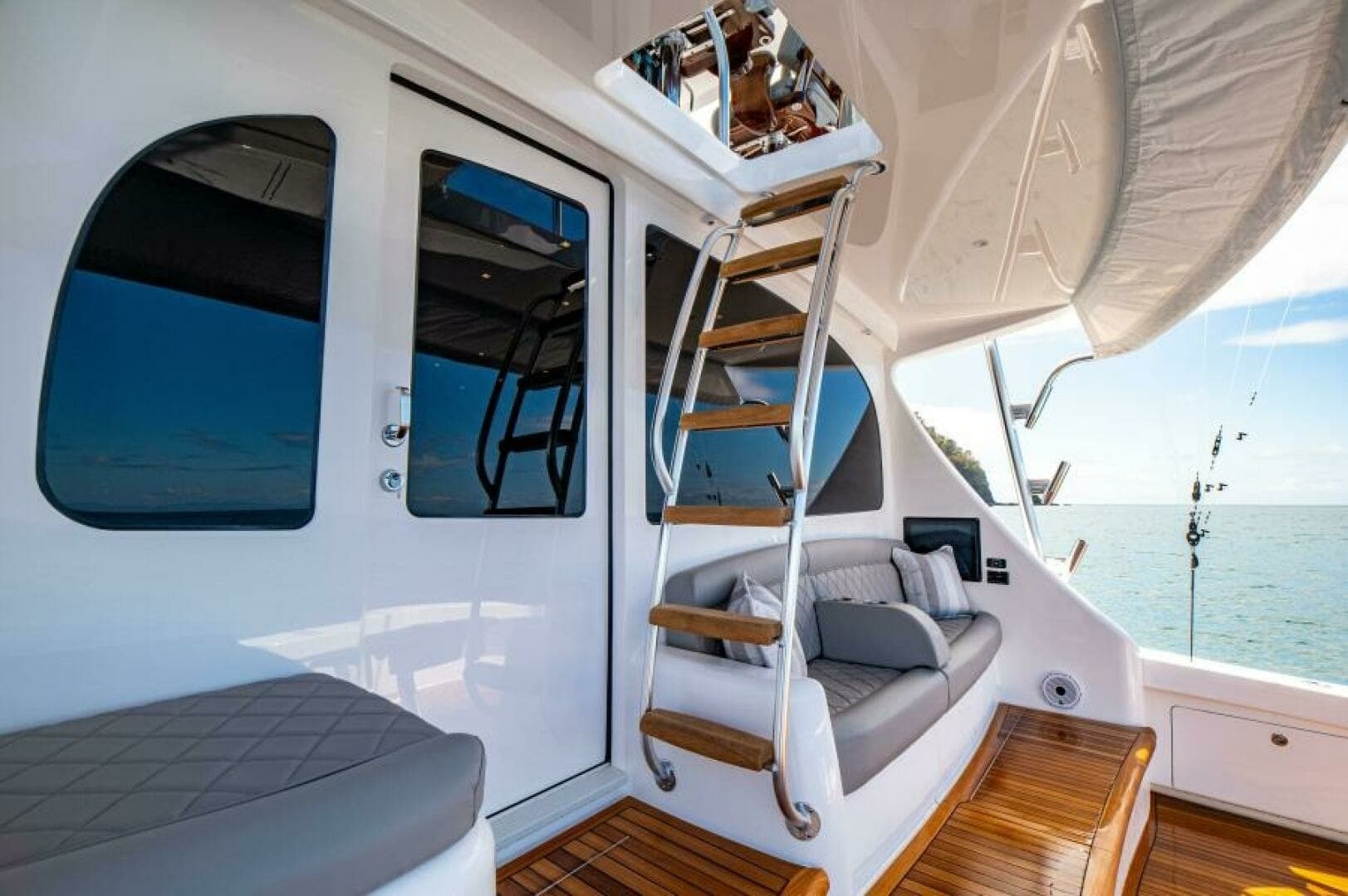 Flybridge Access and Aft Deck Seating