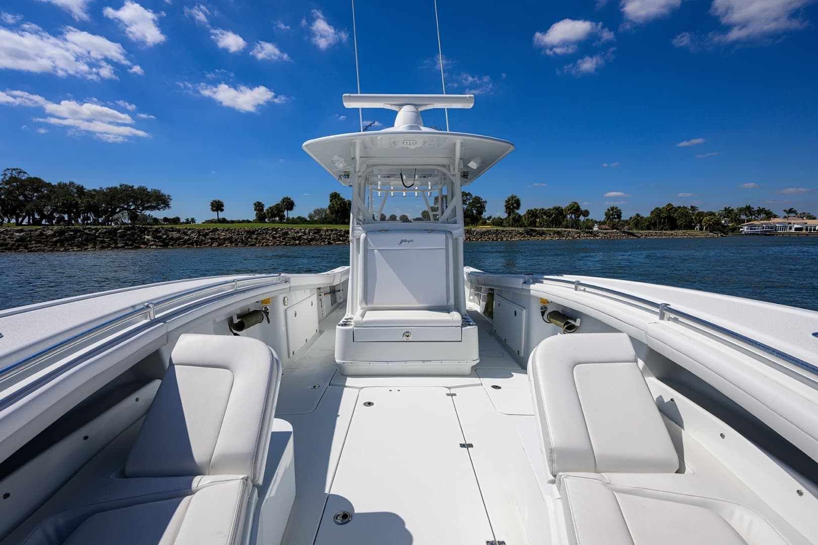 Yellowfin 34 - Bow