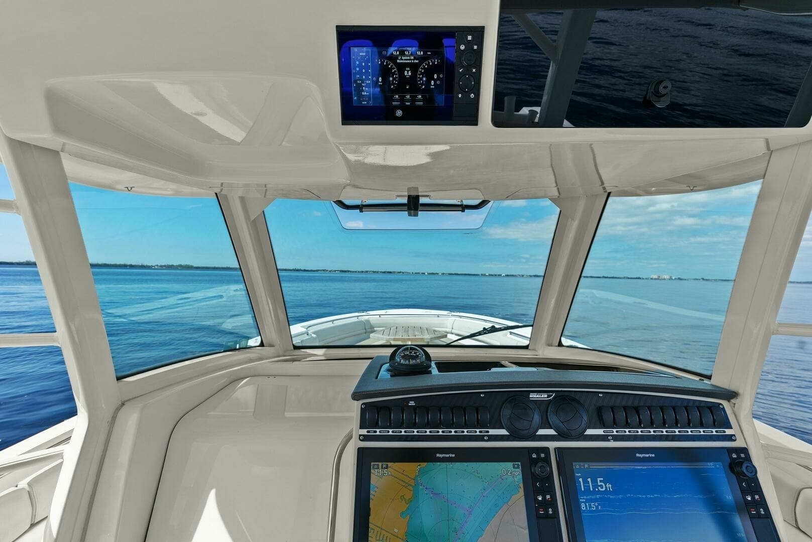 2019 Boston Whaler 380 Outrage 'Lima Kilo' - Helm