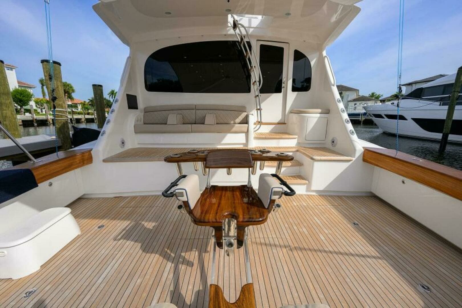 Viking 80 - KEMOSABE - Cockpit