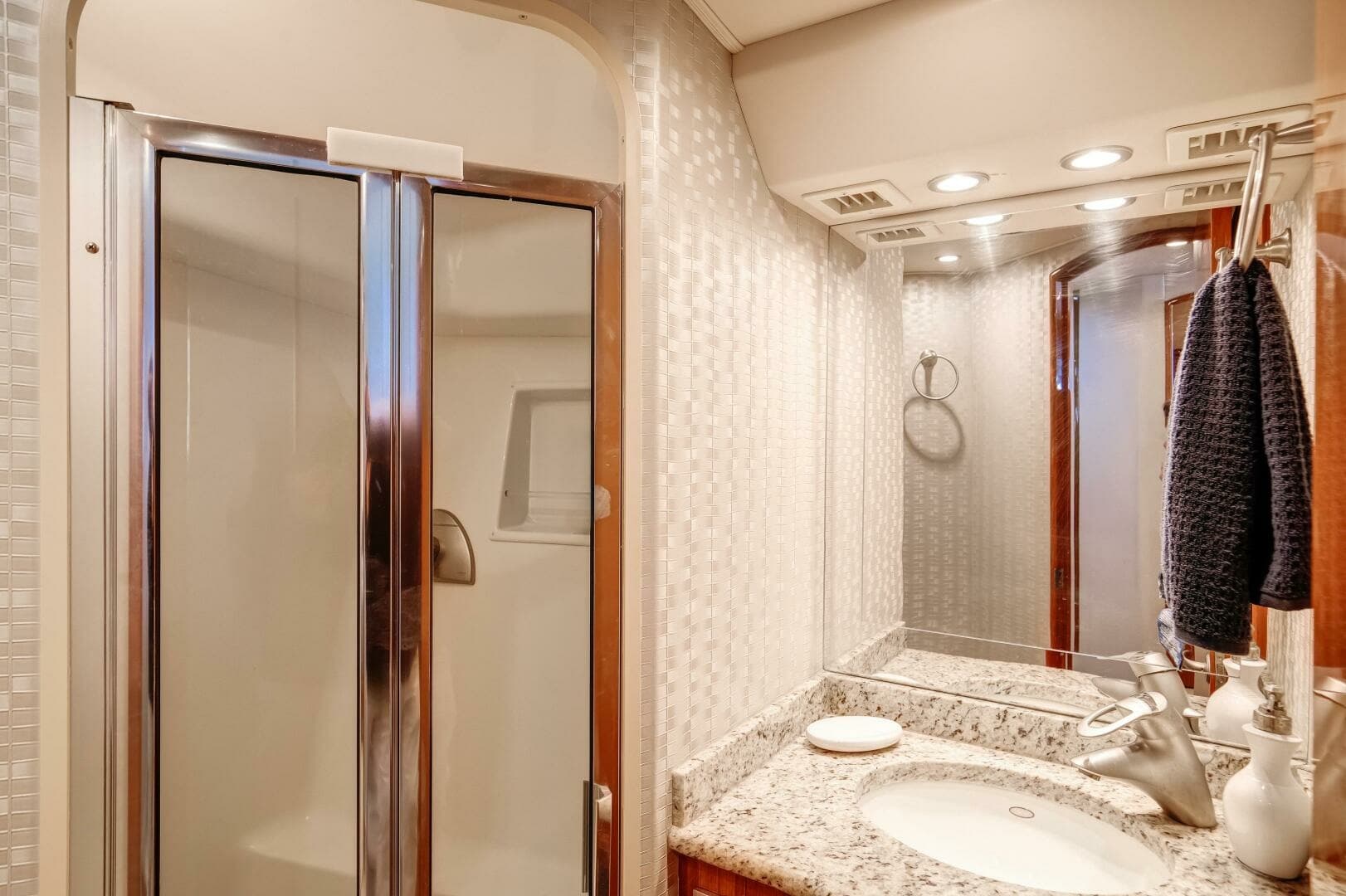 Viking 64 - High Life -