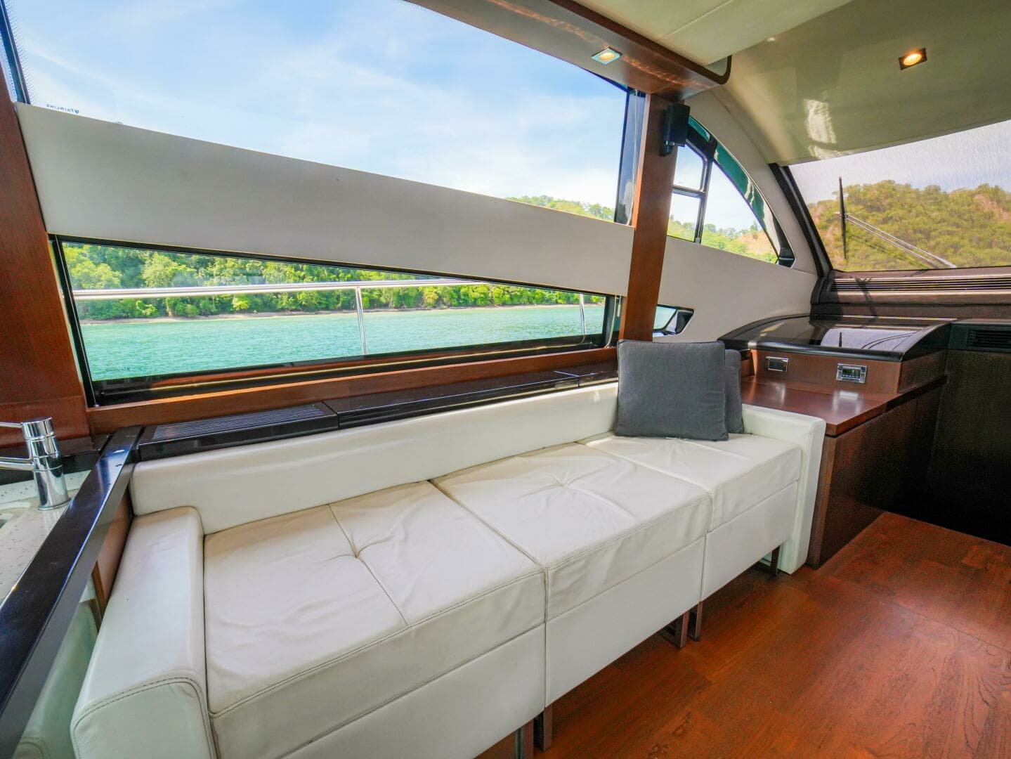 50  Fairline 2014 Cruiser "YOLO"