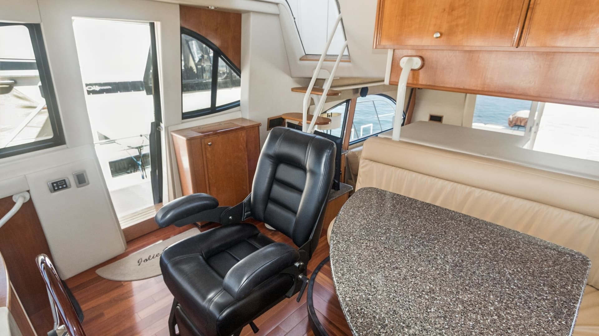 Pilothouse with Command Chair