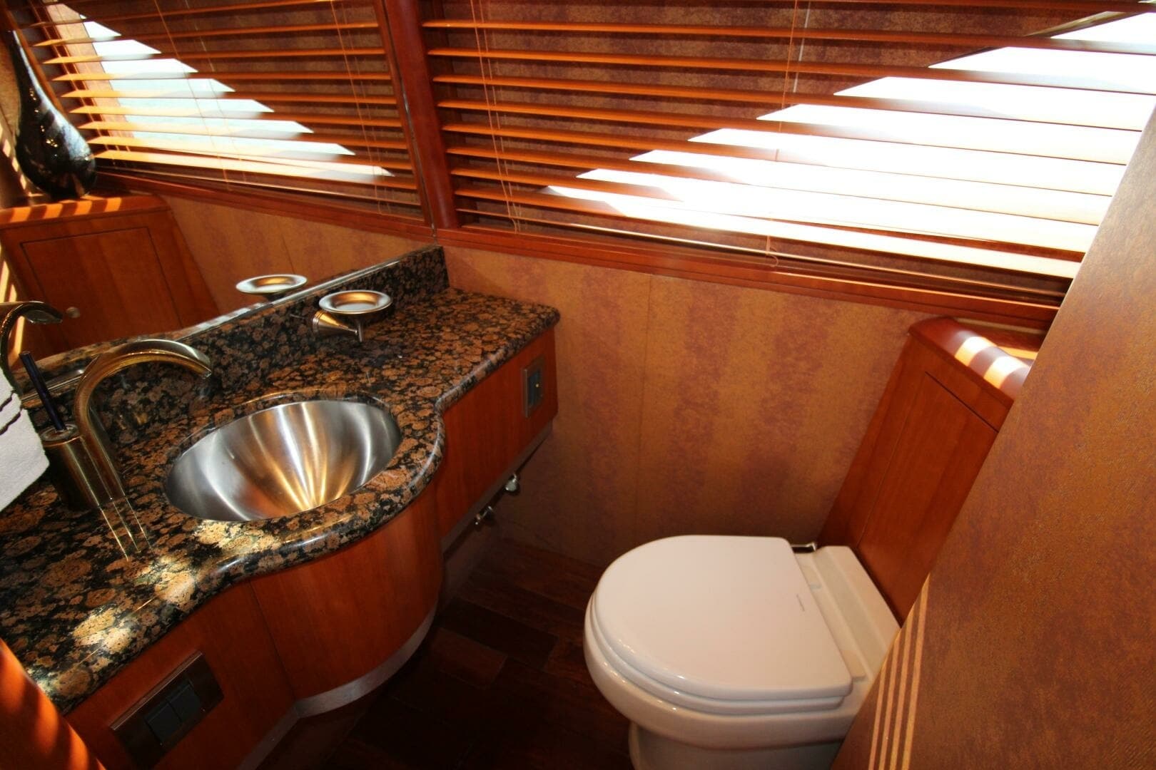 2007 Lazzara 74 Motor Yacht Kathleen