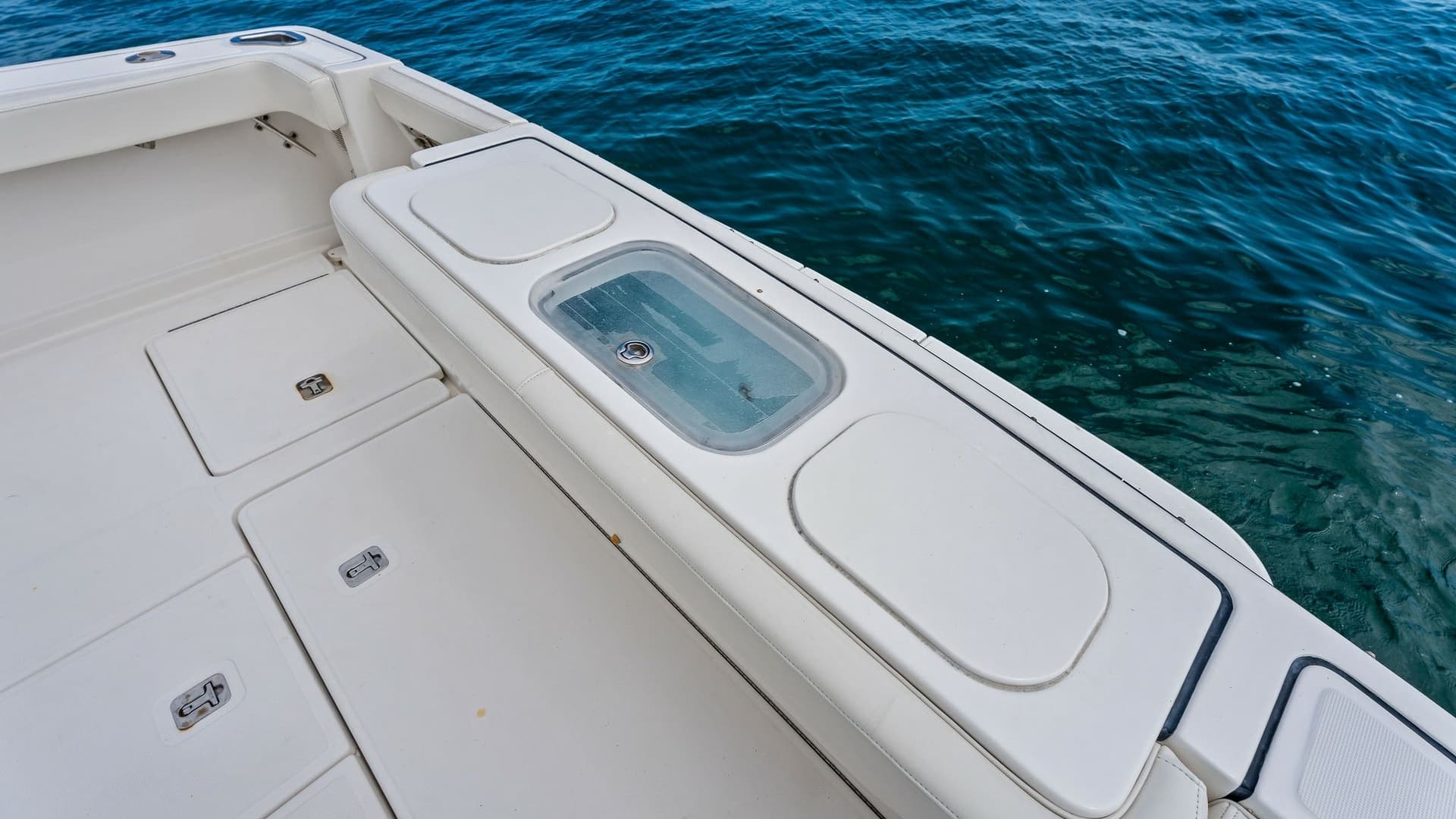 Cockpit with Integrated Livewell