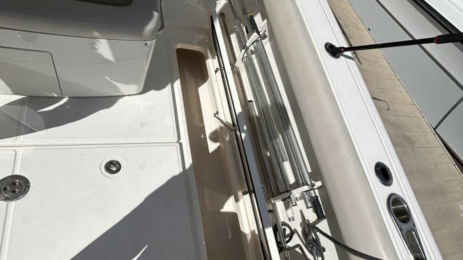 2017 33 Boston Whaler 330 Outrage Stb In Deck Fishbox (1)