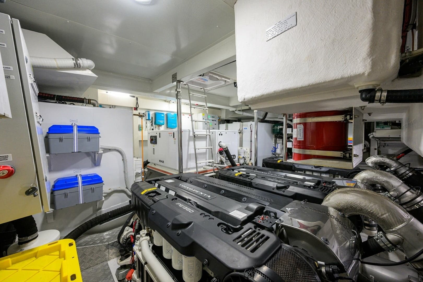 Azimut 78 - DT78 - Engine Room