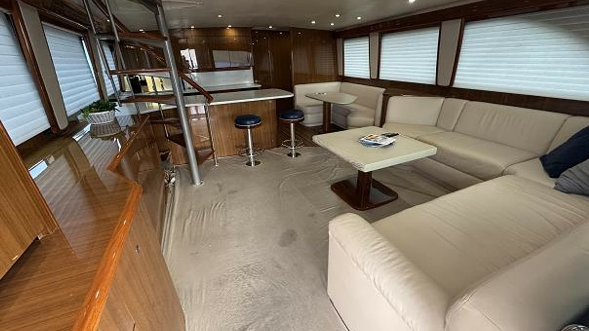 2007 74 Viking 74 Enclosed Bridge Never Settle - Salon Area