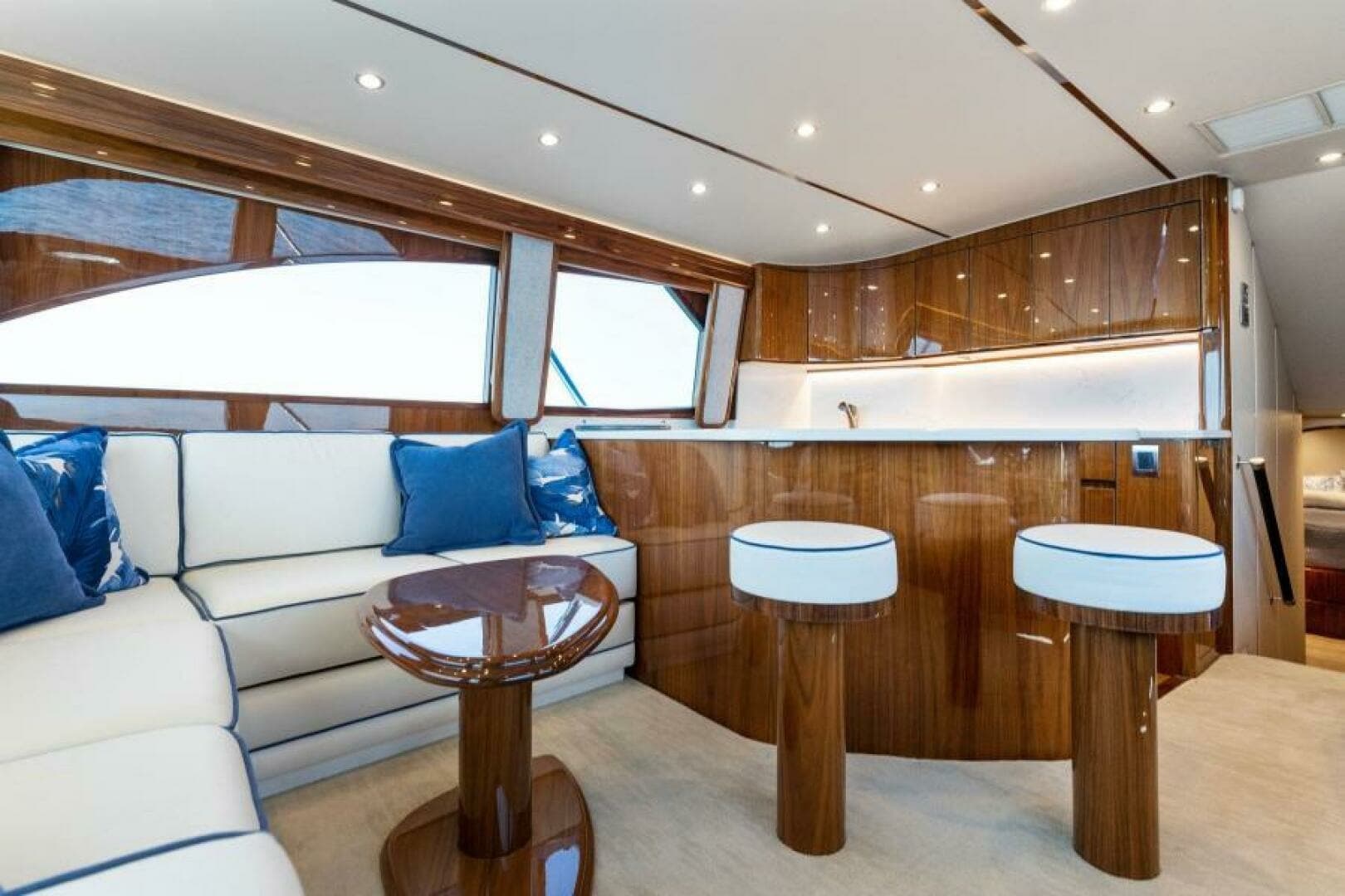 2021 Viking 54 Convertible HAMMERHEADS Salon