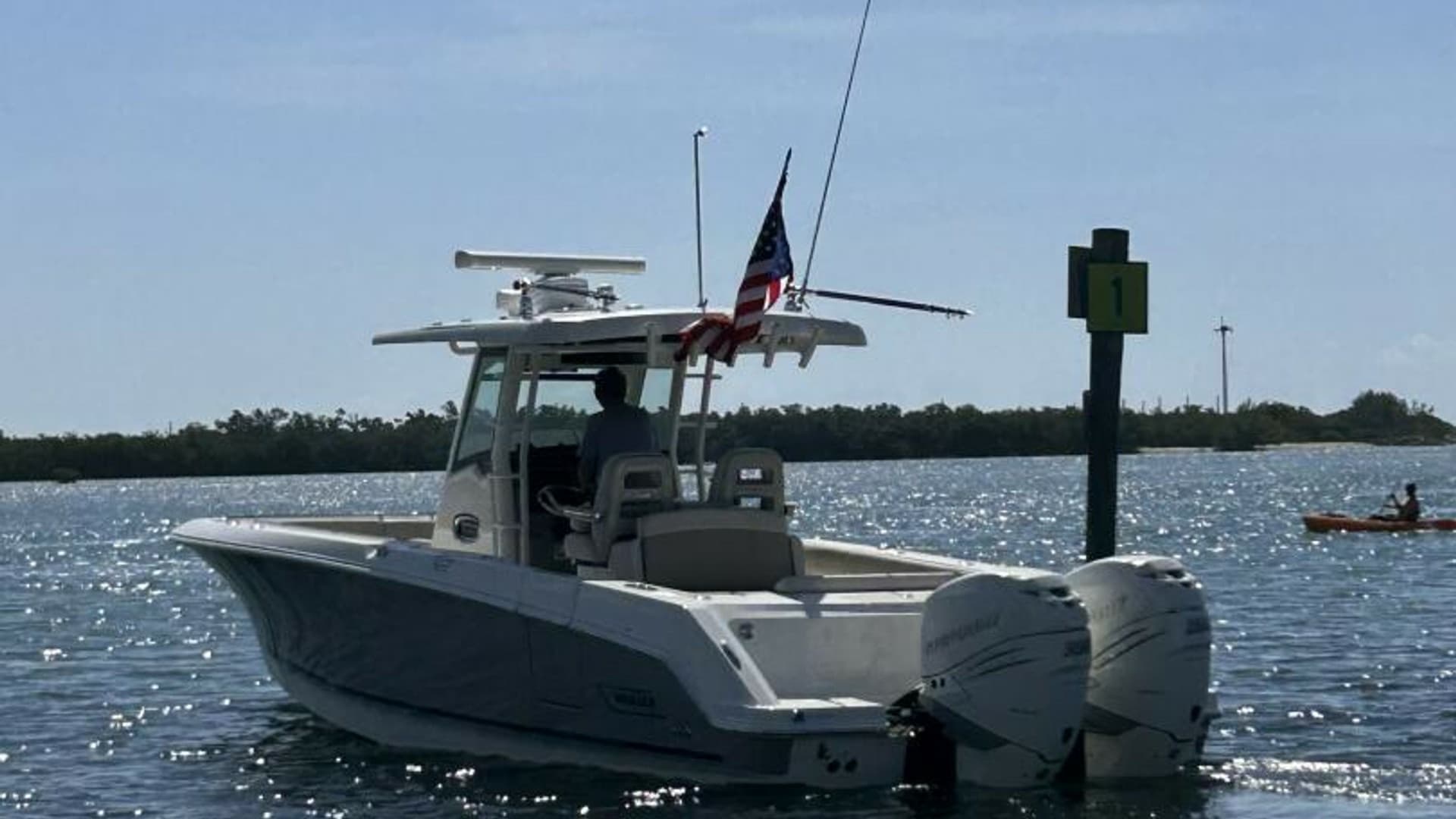 2017 33 Boston Whaler 330 Outrage Port Aft Profile (2)