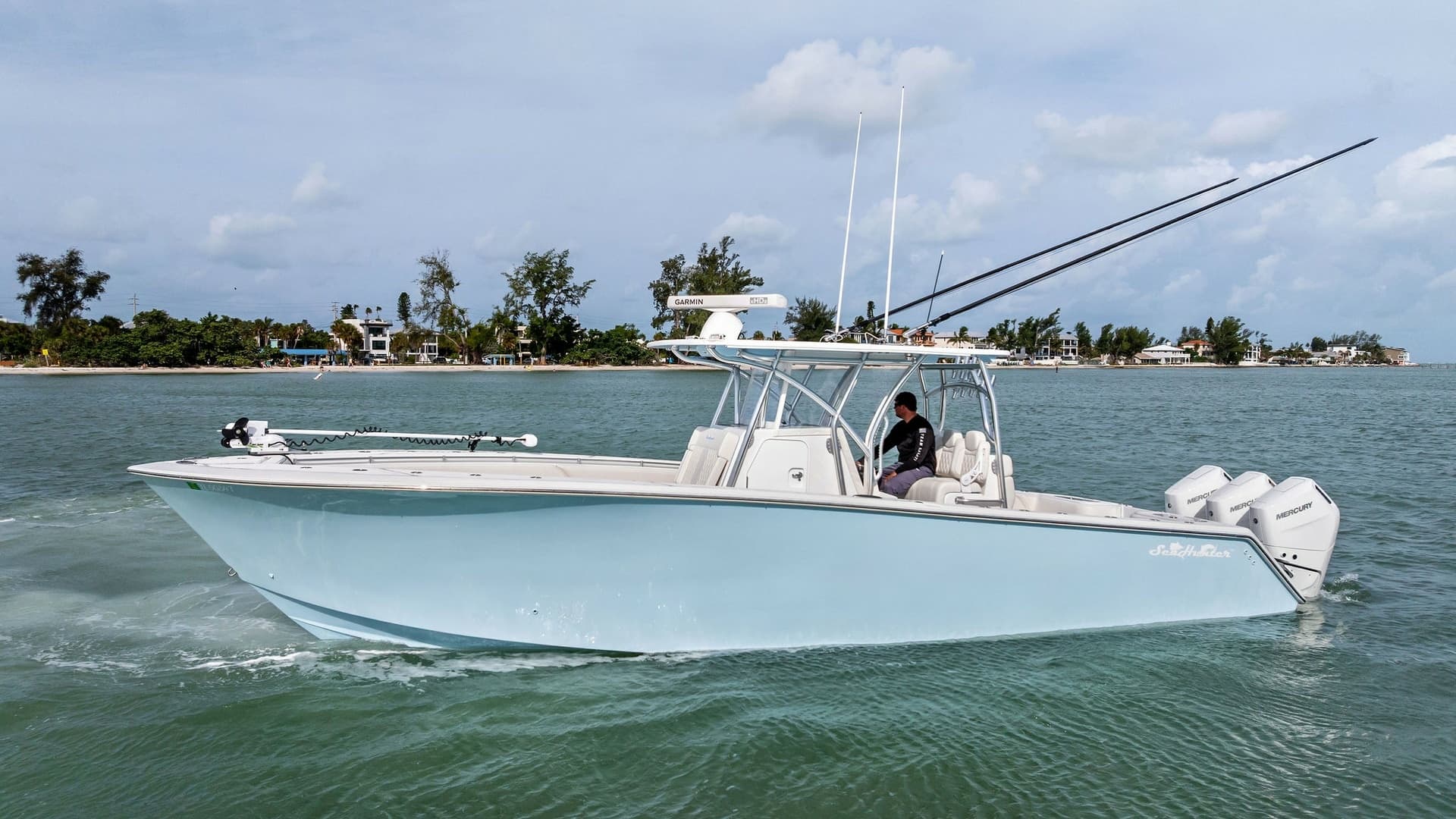 Side Profile of Sea Hunter 35 Tournament