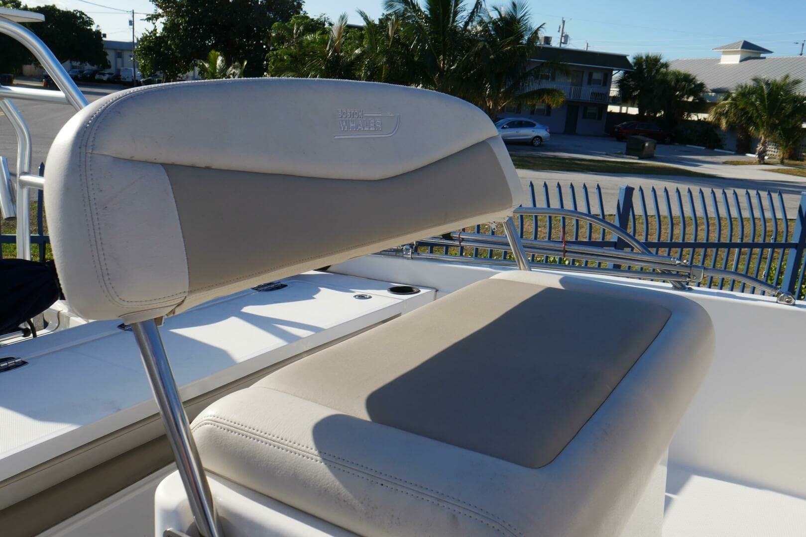 Boston Whaler 31 - CHUCK - Helm Seating