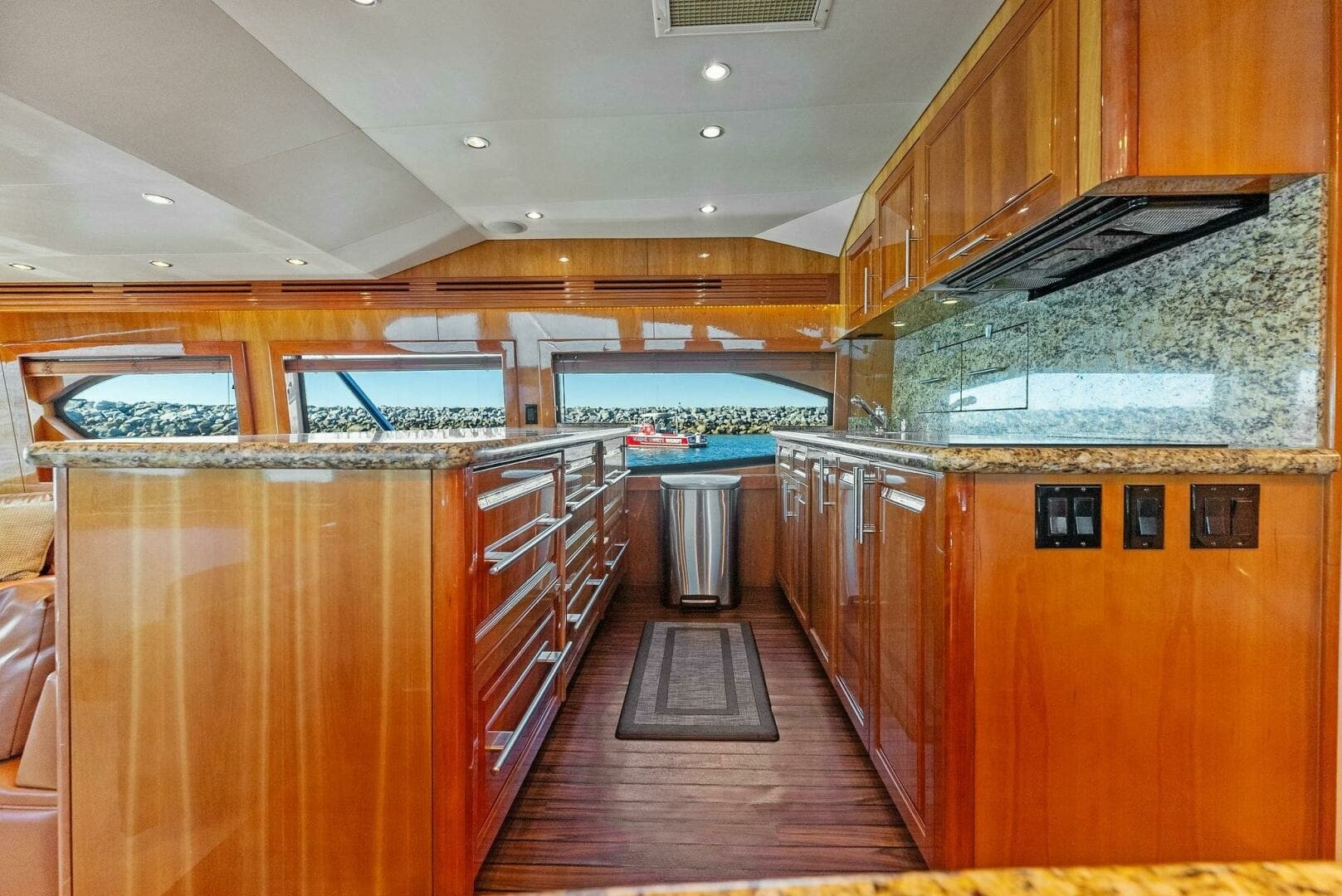 2007 Hatteras 64C - CHUPACBRA
