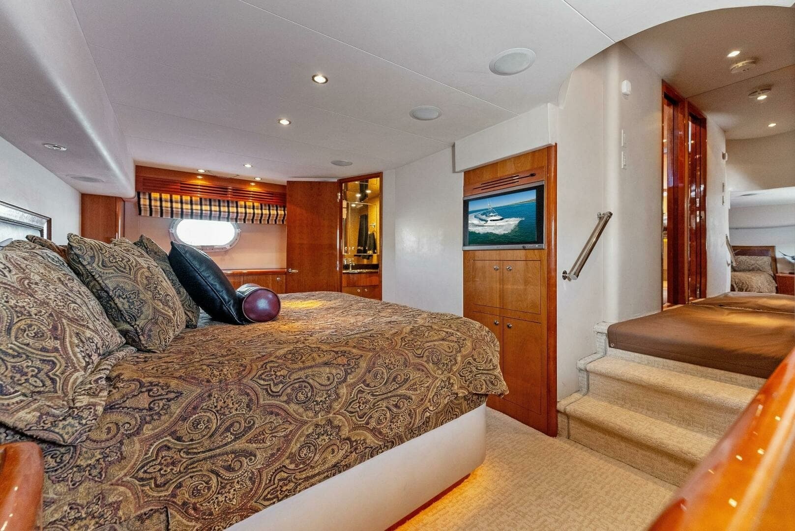 2007 Hatteras 64 Convertible - CHUPACABRA: Luxurious Master Stateroom