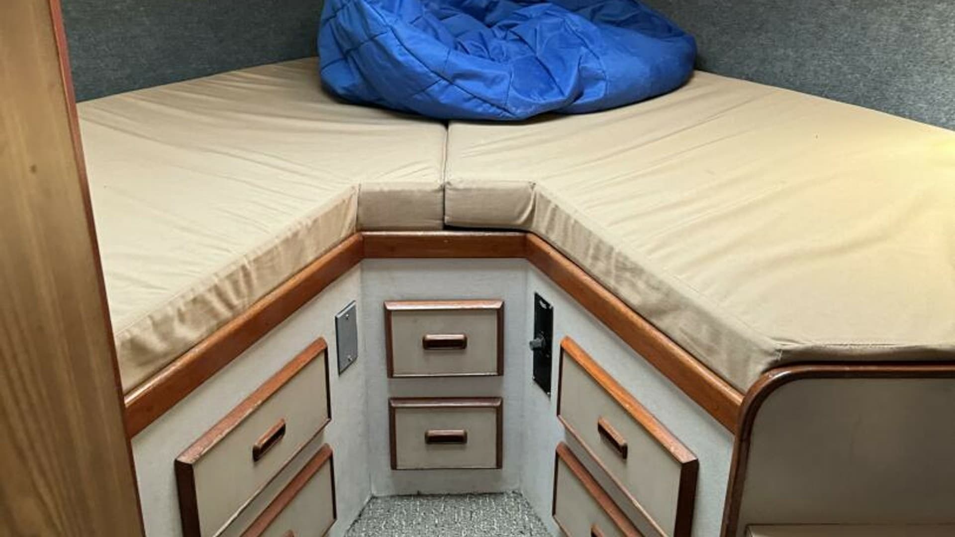 1983 Bertram 385 Convertible Cast Off II