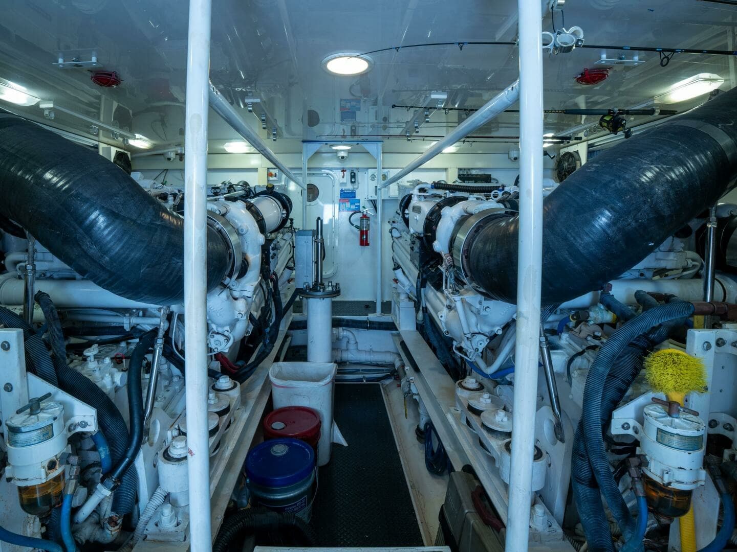 Viking 74 STREAM RUNNER- Engine Room