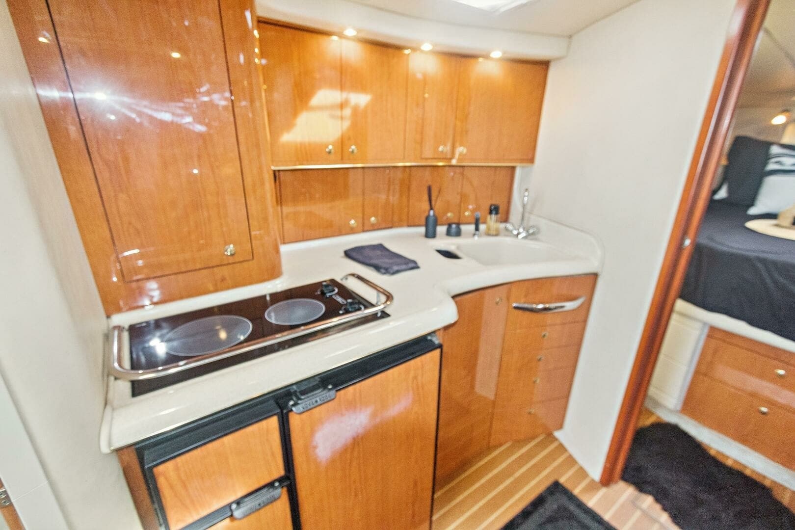 2000 Sea Ray 370 Express Cruiser