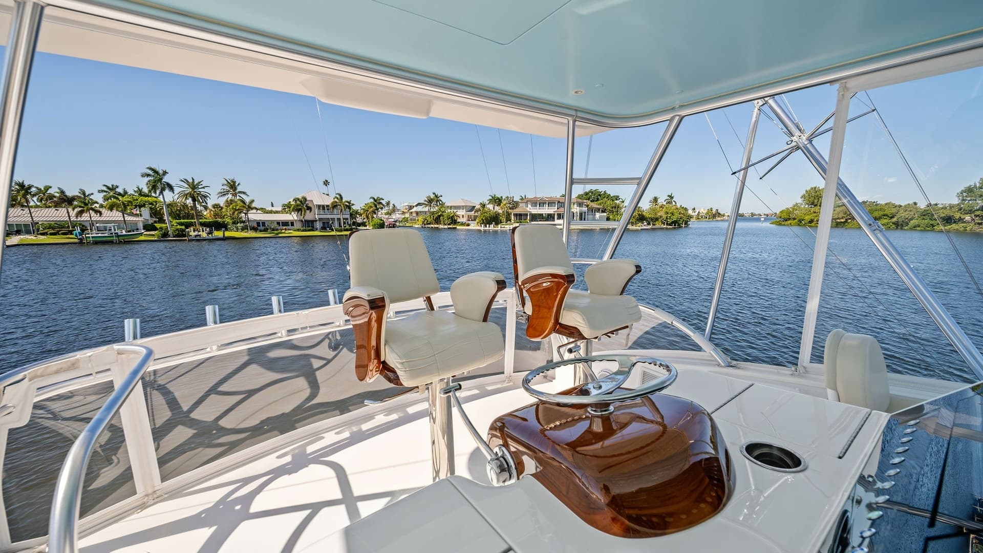 Flybridge Helm with Seating Area