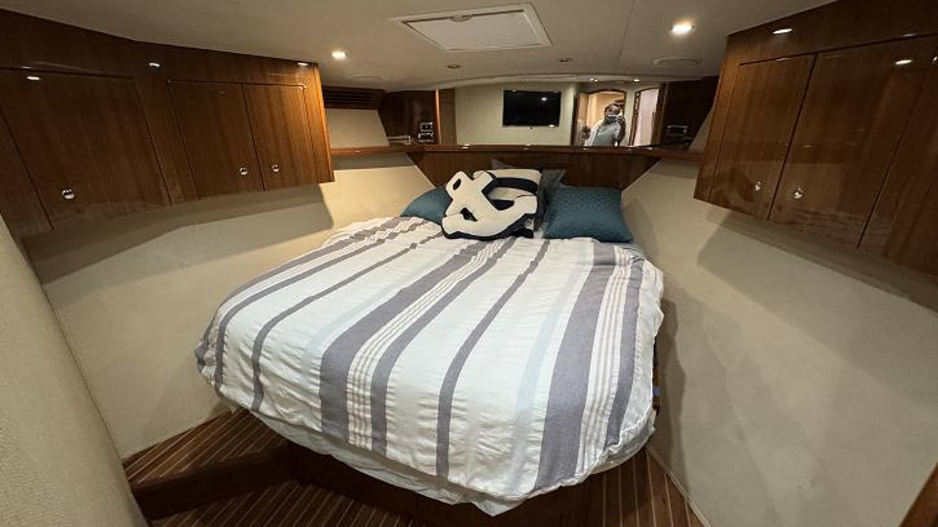 2007 74 Viking 74 Enclosed Bridge Never Settle - VIP Stateroom