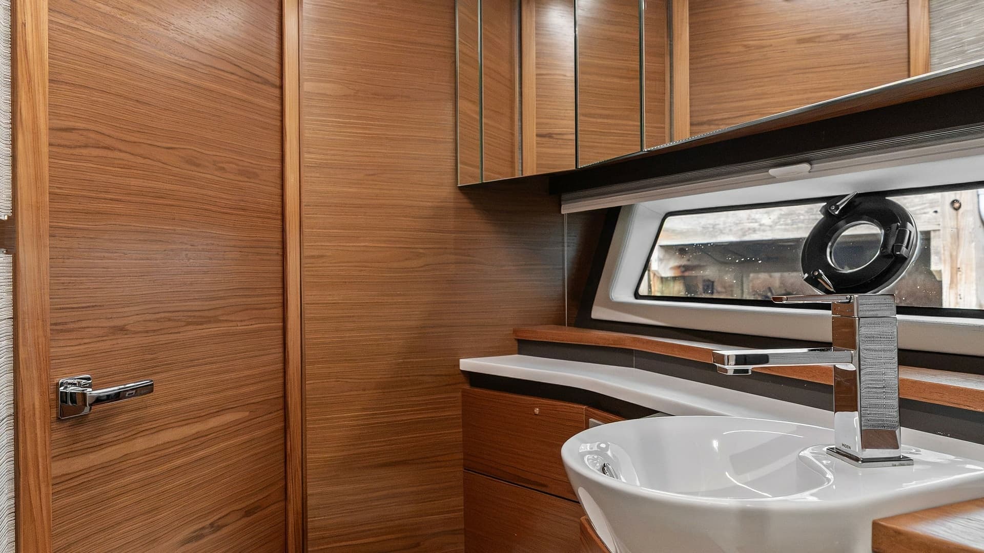 Elegant Vanity in Guest Head