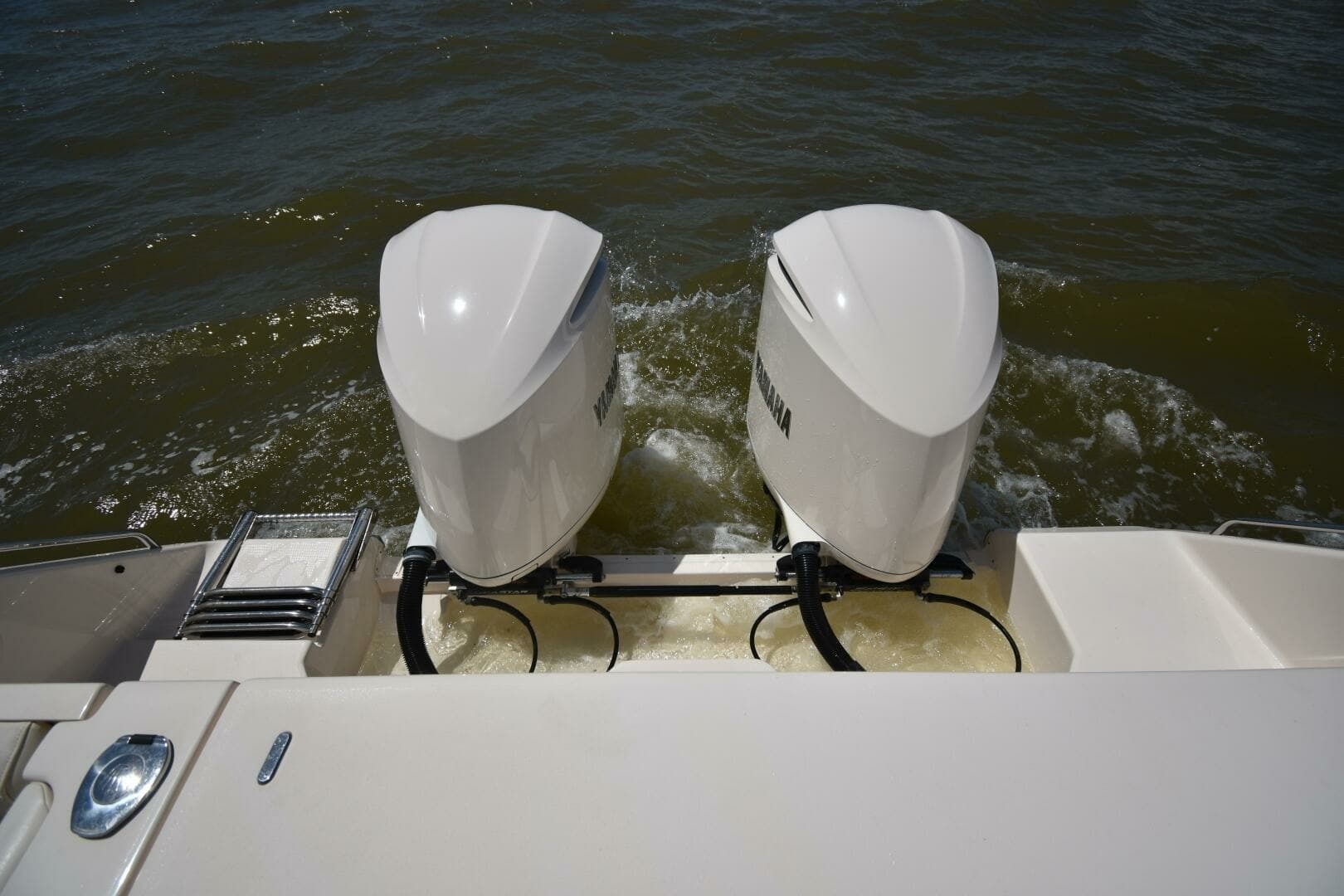 2016 Grady-White 330 Express 