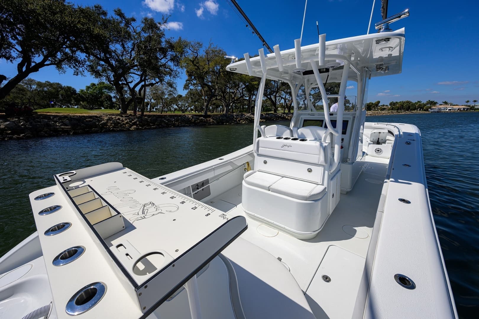 Yellowfin 34 - Cockpit