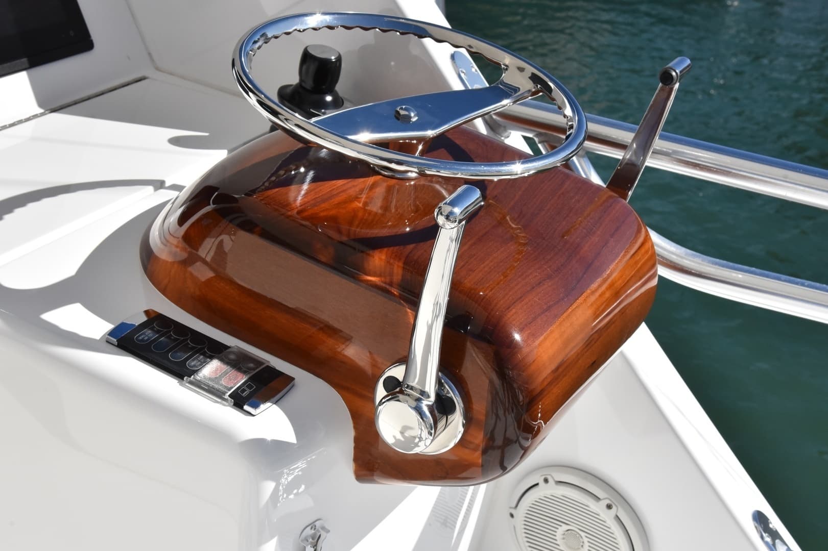2019 Viking 80 Skybridge