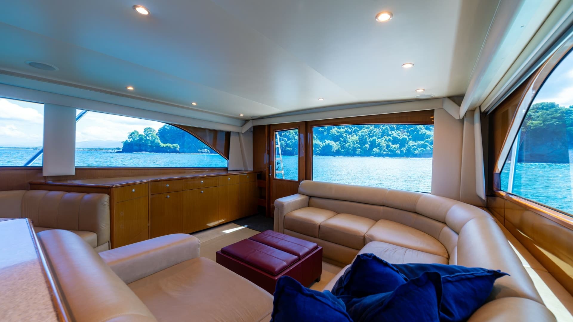 2001 Viking 61 Convertible- Caliente- Salon
