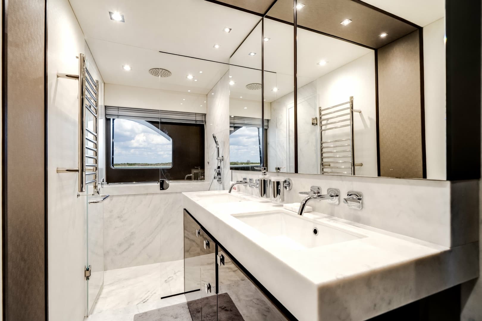 2019 Sunseeker 76 Flybridge